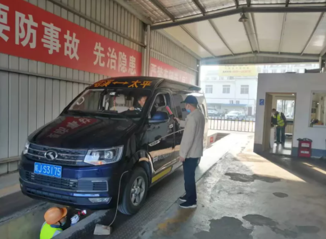 黃山長運(yùn) 開展非工作日車輛技術(shù)狀況和駕駛員崗前酒精檢測突擊檢查