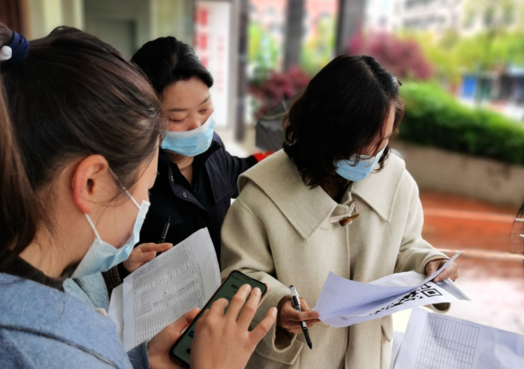 上饒汽運 協(xié)助社區(qū)開展“暖心敲門”行動