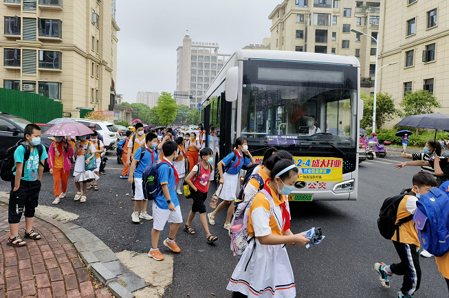 新余公交：開學季 校園直通車進小區