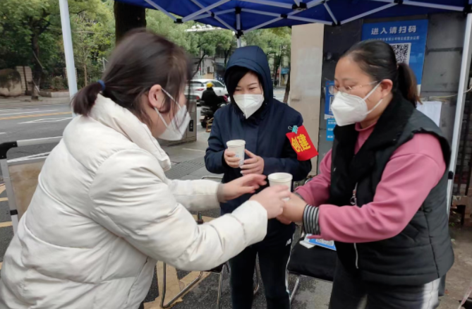 長運物業 寒風中 把“溫暖”送到防疫一線