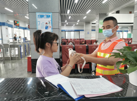 暖新聞 || 都市城際公交：車站里發(fā)生的溫暖小事