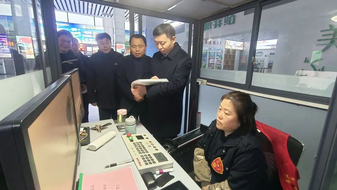 上饒汽運：上饒市交通運輸局領導檢查汽車東站春運安全生產工作