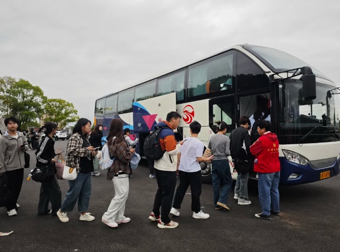 九江長運(yùn)：永修公司校園直通車助力周末游