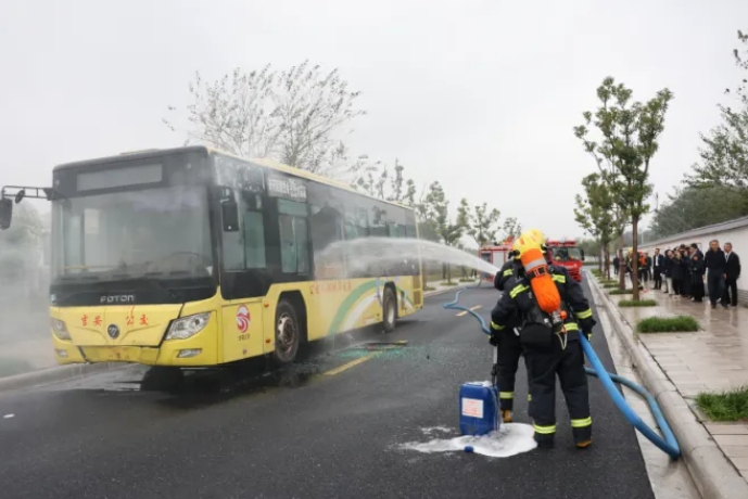 吉安公司：開展公交車應急逃生滅火救援實戰演練活動