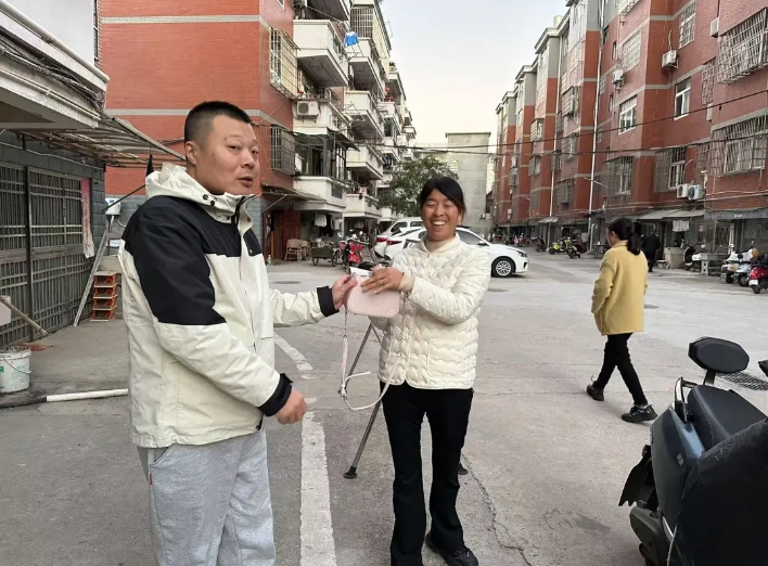 暖新聞 || 鄱陽長運(yùn)：車站傳遞溫暖 愛心接力送 “包” 歸